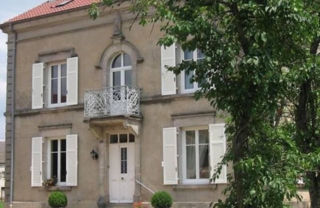 Charming 5-Bedroom House with Large Garden, Terrace, and Authentic Decor in Le Val-d'Ajol