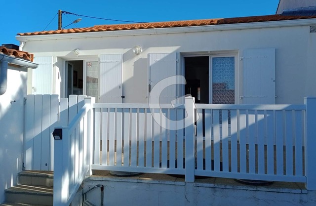 Charming 5-Person Holiday Home with Garden, 2km from Beach in La Tranche-sur-Mer
