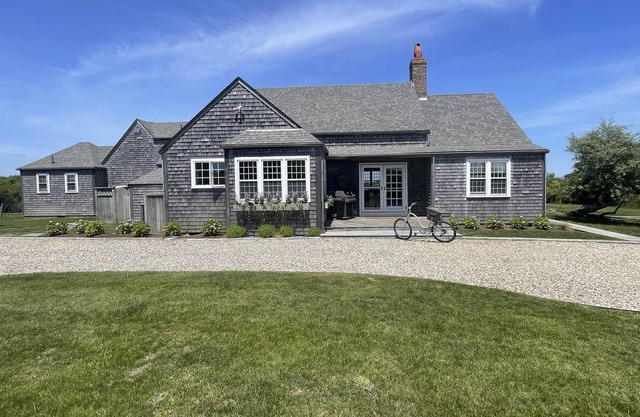 Charming 5BR/4.5BA House near Dionis Beach.