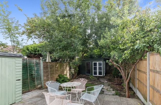 Charming 6 Bedroom House Bristol