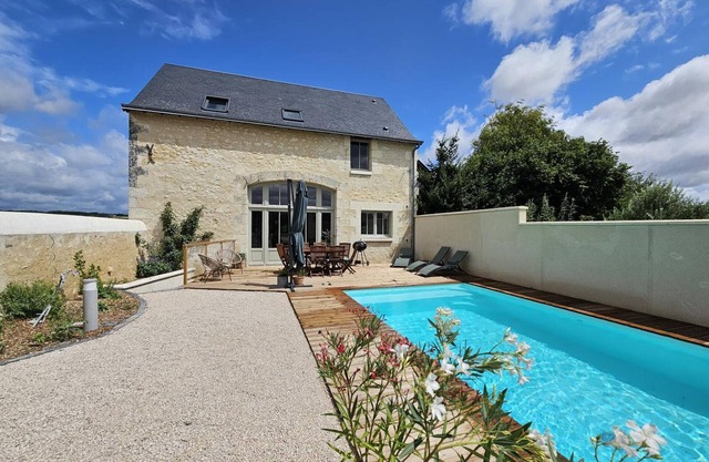 Charming 6-Person Cottage with Private Pool and Garden, Avon-les-Roches