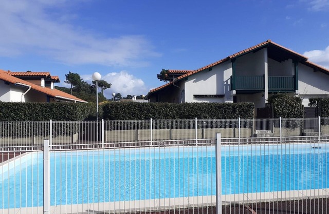Charming 6-Person Villa with Pool, 2000m from Beach in Secure Residence