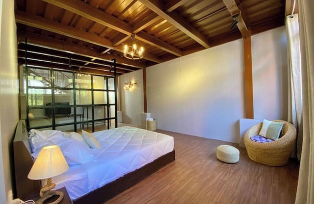 Charming 750 sq ft. Industrial studio apartment