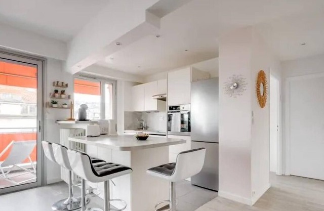 Charming air-conditioned apartment with terrace in Libération