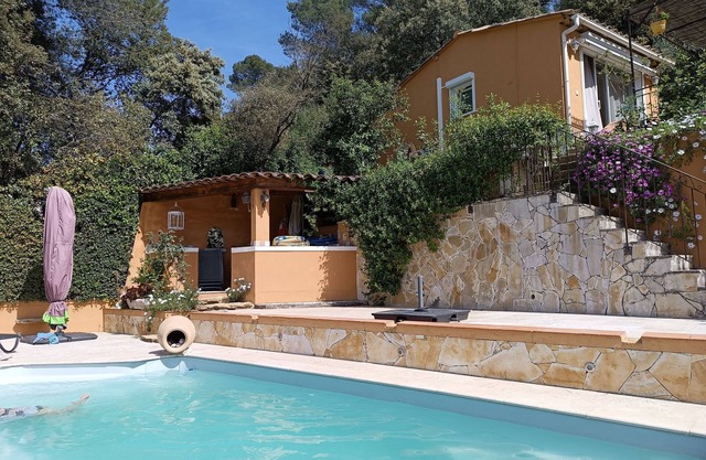 Charming air-conditioned studio with swimming pool for 2 people