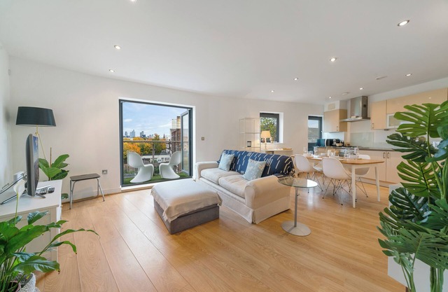 Charming and Light Modern Flat with London Views