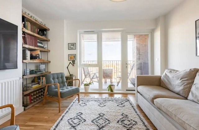 Charming and Spacious with Breathtaking London Skyline Views
