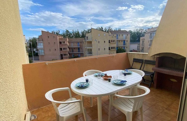 Charming Apartment with Terrace, Steps from the Beach, Sleeps 6