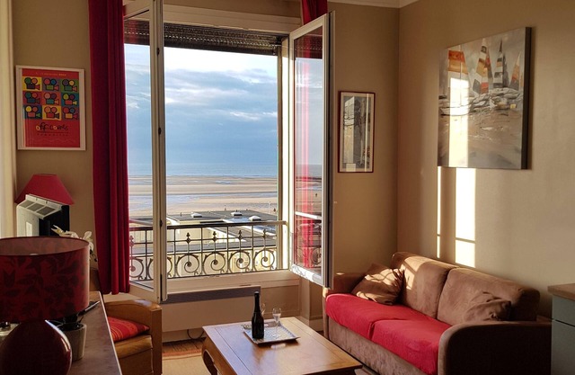 Charming apartment facing the sea, direct access beach, 4 Pers