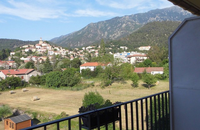 Charming apartment in the Pyrenees overlooking Le Canigou