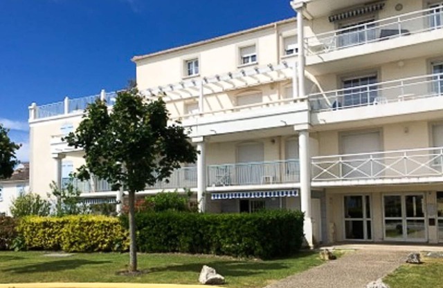 Charming Apartment with Garden, Pool Access, and Private Parking in Vaux-sur-Mer