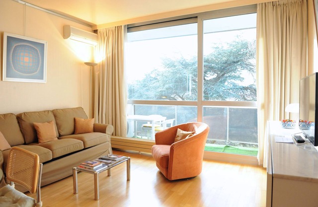 Charming Apartment near Chatelain