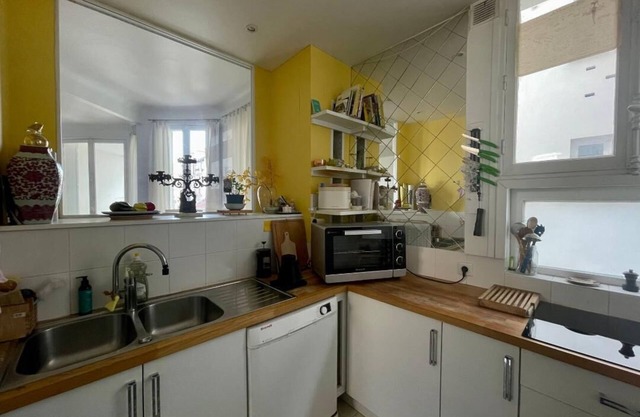 Charming apartment, very bright and quiet, in a central village area