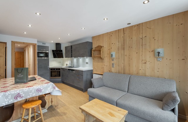 Charming apt for 6 near slopes with balcony and WiFi
