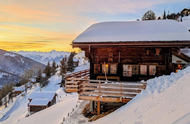 Charming authentic and warm chalet with 4 bedrooms – Ideal for 6 people.This chalet combines comfort