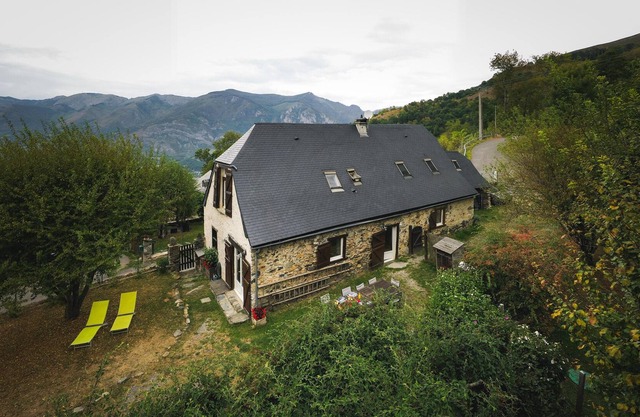 CHARMING BARN 16 PEOPLE