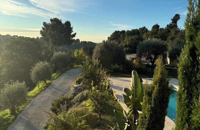 CHARMING BASTIDE IN THE HEART OF LAVENDER AND OLIVE GROVES