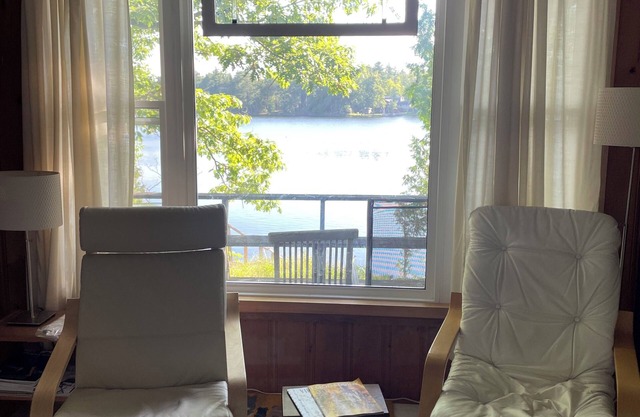 Charming bayside Kawarthas cottage with antique finishes and original art