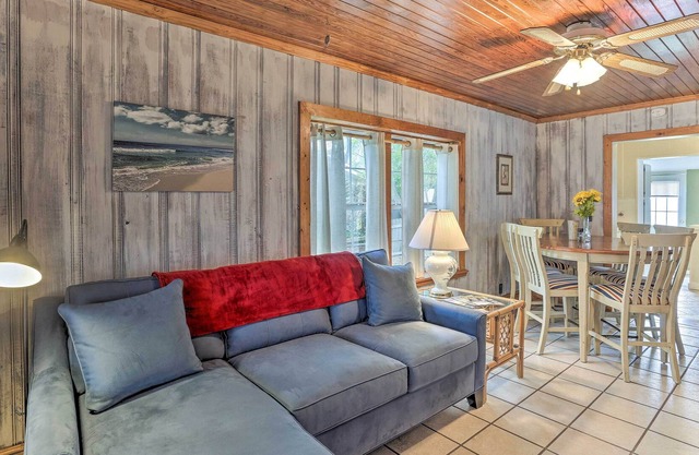 Charming Bid-a-wee Beach Cottage w/Fire Pit