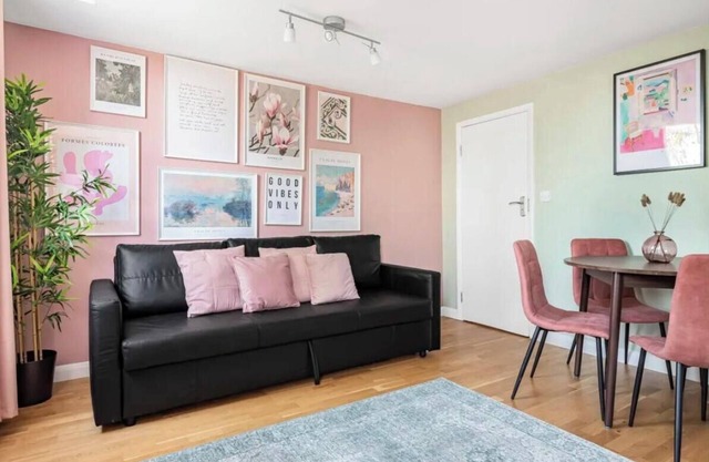 Charming Bloomsbury Retreat: Central London Apartment near Euston Station