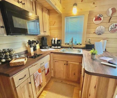 Charming Cabin near Ark Encounter with Loft