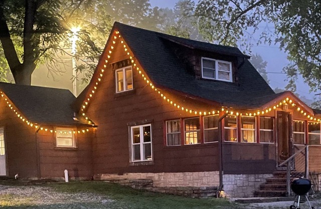 Charming Cabin On Taneycomo Lake (Cabin 1)