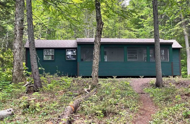 Charming Camp on quiet Richardson Pond