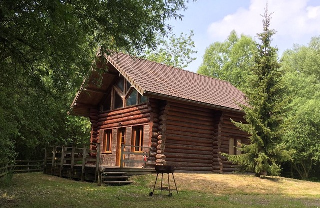 Charming Chalet with Swimming Pool in Quend
