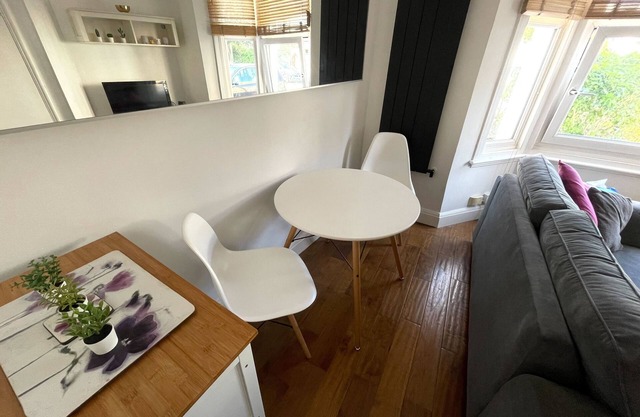 Charming & Characterful 2 Level Flat | Herne Hill