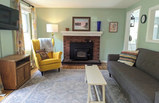 Charming Classic Cape Cod Home steps away from John's Pond