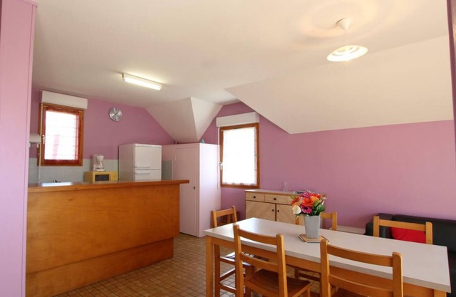 Charming Coastal Getaway: Pet-Friendly, WiFi, BBQ, Close to Beach - Sleeps 4