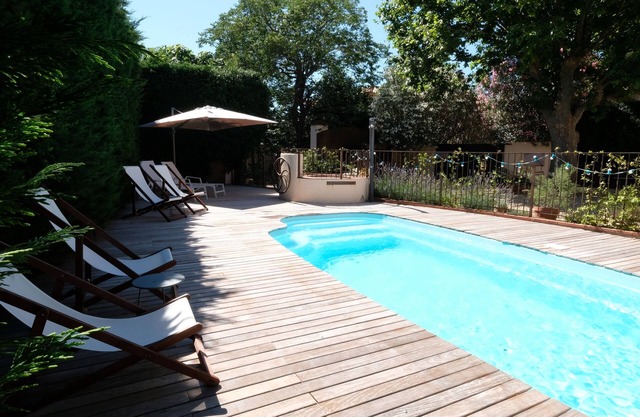 Charming comfortable cottage for 8 people near the beaches and the center city.