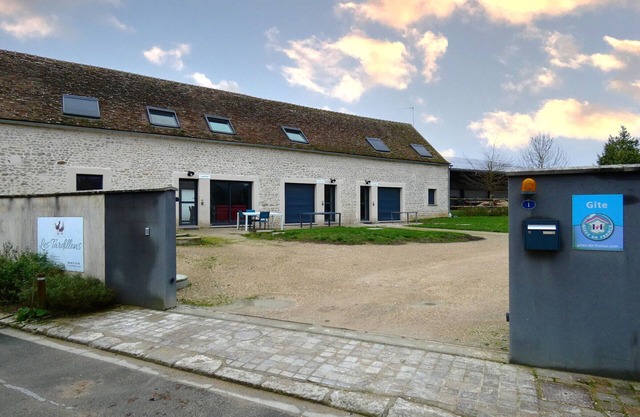Charming Contemporary Farm Gîtes in Scenic Beauce Village, Private Garden & Parking