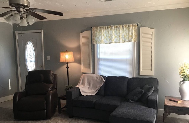 Charming & Convenient Near Tinker AFB