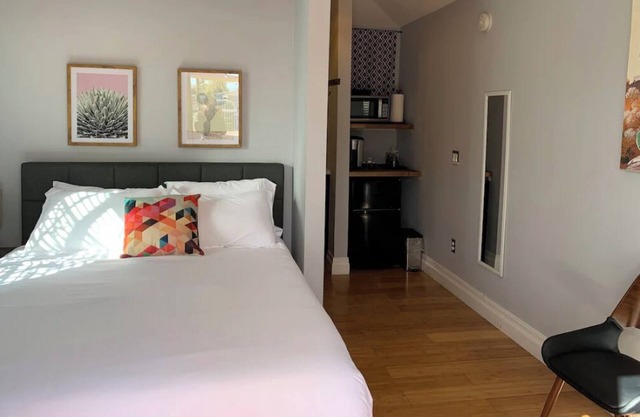 Charming Coronado Guesthouse
