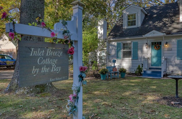 Charming Cottage at Angola Bay