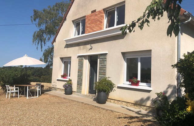 Charming Cottage with Modern Amenities in the Heart of Loir Valley