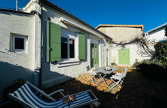 Charming cottage in Fouras, 200m from the beach, perfect for 4 guests