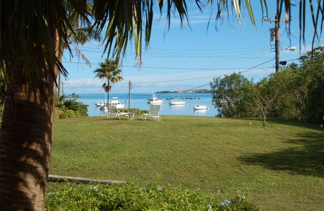 Charming Cottage Overlooking Mangrove Bay