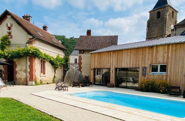 Charming cottage / pool house in Burgundy, calm nature walks at the gates of the Morvan