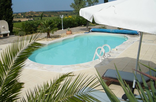 Charming cottage-studio for 2/3 people in a farmhouse of character with panoramic views.