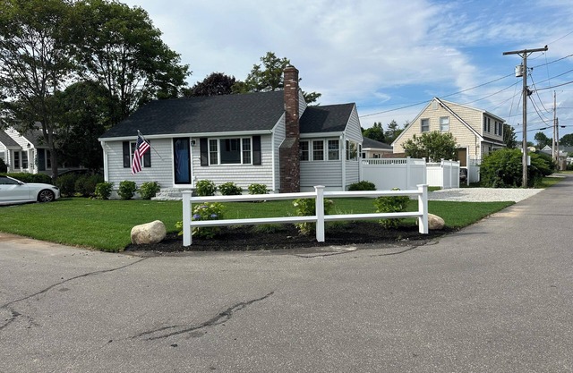 Charming Cottage w/WiFi, AC in York, Walking Distance to Long Sands Beach