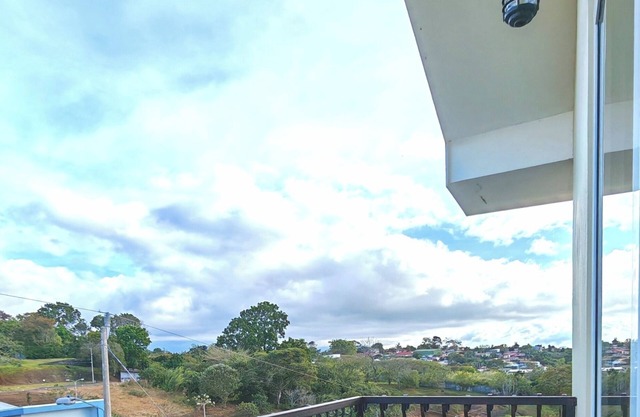 Charming 2-bedroom apartment 20 mins from San Jose airport