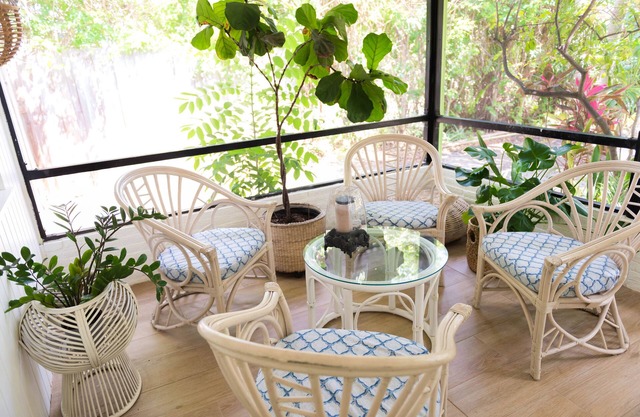 Charming Delray cottage with pool near Downtown Delray