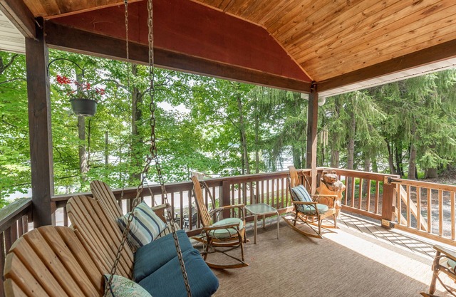 Charming Dog Friendly Cottage w/Dock & Fire Pit