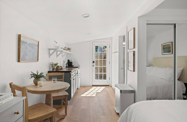 Charming Downtown Country Cottage