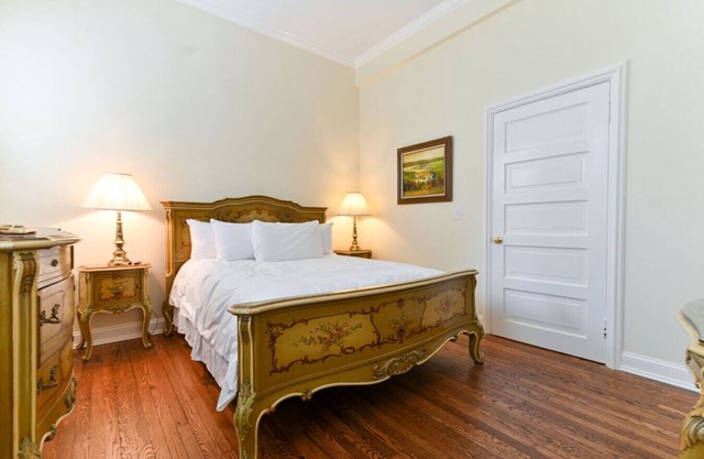 Charming downtown Edenton location with homemade breakfast daily