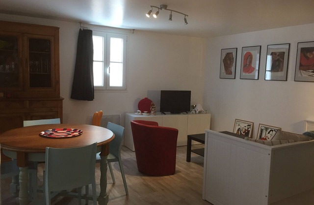 Charming Duplex in Quiet Area – Central Location Near Shops and Pier