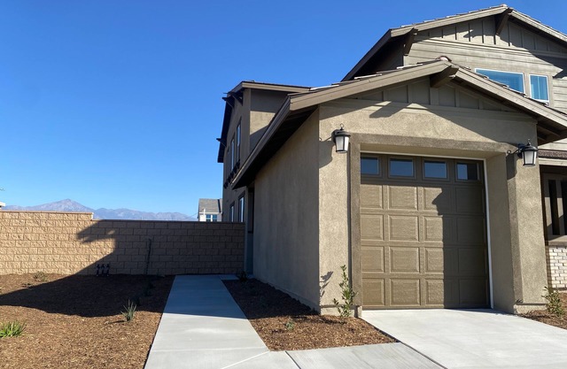 Charming entire guest suite with 2-bedroom with AC & fast WiFi with own entry