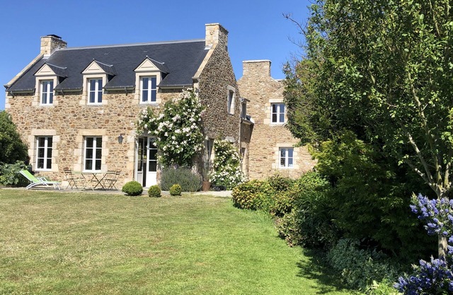 Charming family house near beaches